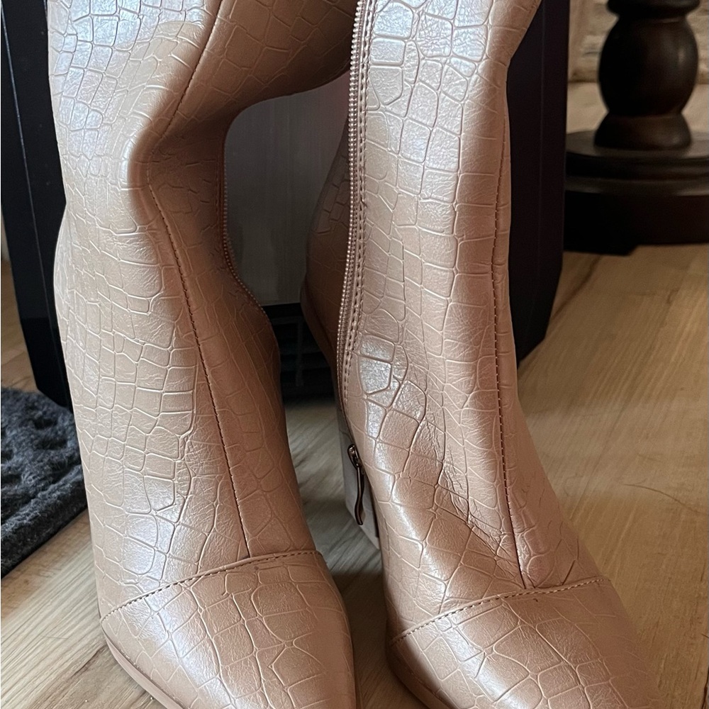 Elegant Tan Croc-Embossed Women's Boots